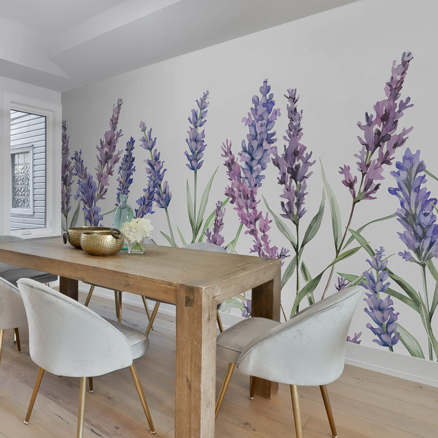 Una fila di fiori viola