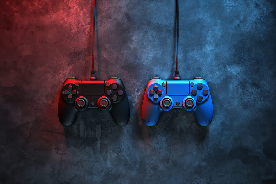 Un controller per videogiochi blu e rosso