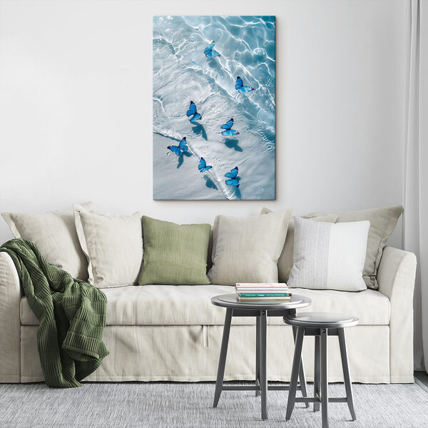 Quadri Un gruppo di farfalle blu che galleggiano sull'acqua (COD: s39227) Quadri Quadri Un gruppo di farfalle blu che galleggiano sull'acqua (COD: s39227)