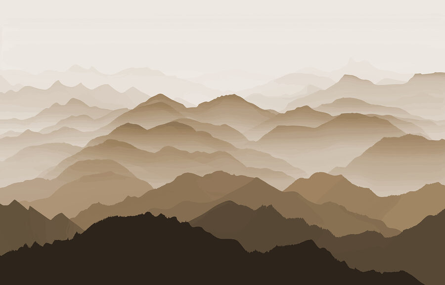 Paesaggio di montagne con nebbia