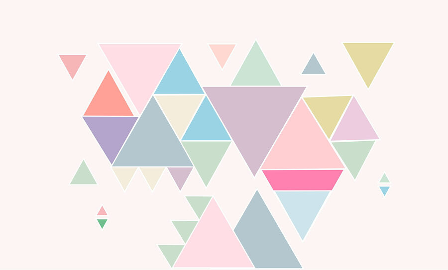 Gruppo di triangoli di colori diversi