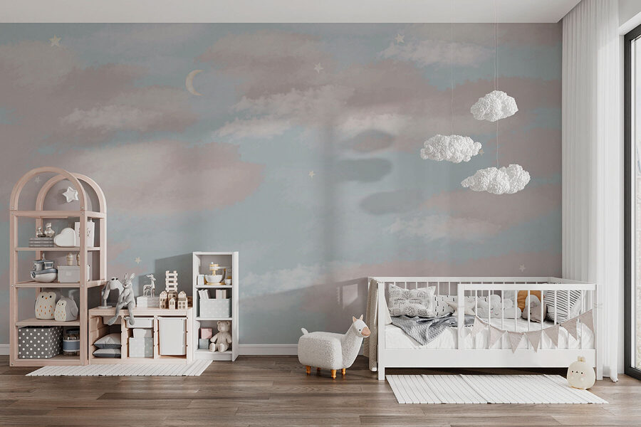 Cielo blu con nuvole e luna crescente