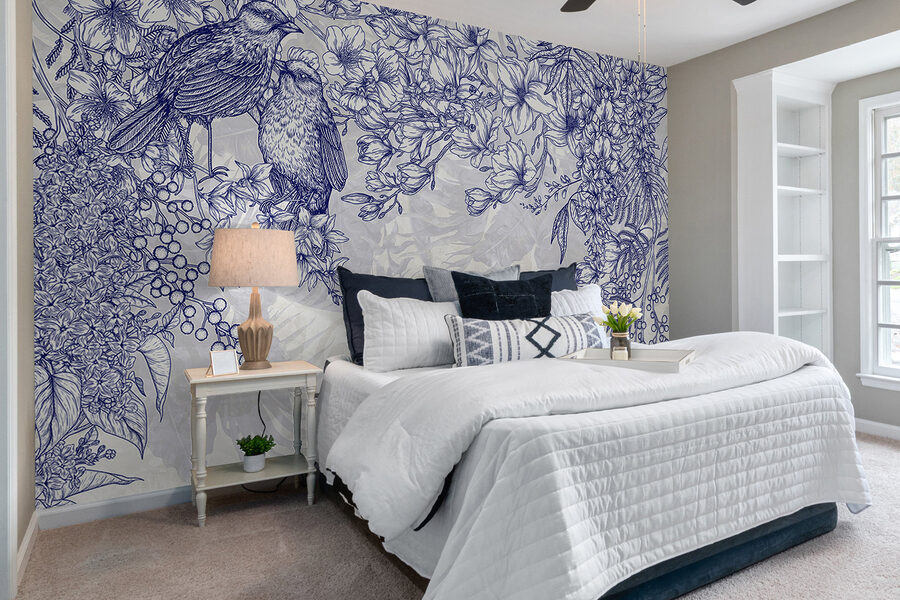 Disegno blu e bianco di uccelli e fiori