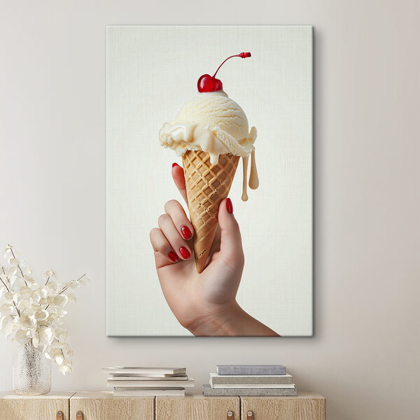 Quadri Quadri Una mano che regge un cono gelato con una ciliegina in cima (COD: s40651)