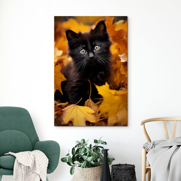 Gattino nero in un mucchio di foglie Quadri Gattino nero in un mucchio di foglie