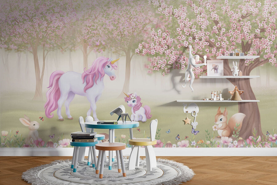 Unicorno e scoiattolo in una foresta