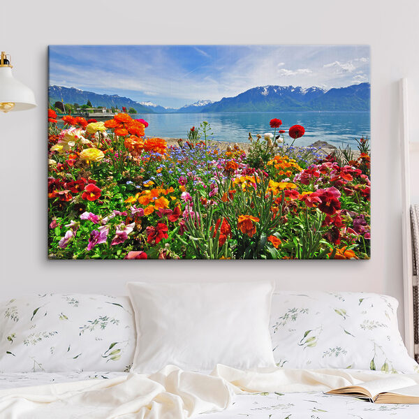 Quadri Quadri Aiuola con fiori e un lago sullo sfondo (COD: s00006)