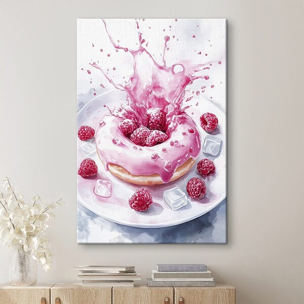 Quadri Quadri Ciambella con glassa rosa e lamponi sparsi su un piatto bianco (COD: s42788)