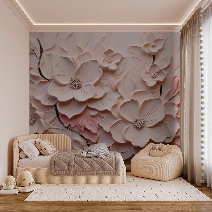 Fiori bianchi e rosa su una superficie bianca