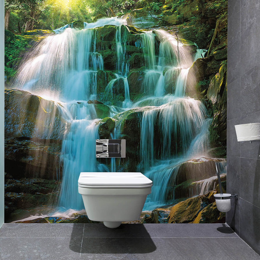 Cascata nel bosco