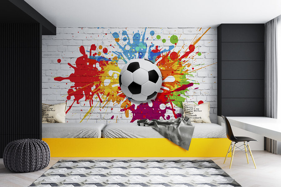 Pallone da calcio su un muro di mattoni