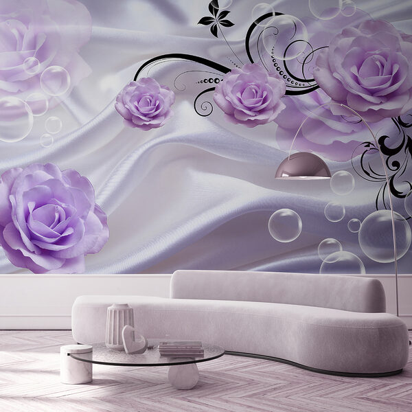 Fiori viola su un panno bianco Fiori viola su un panno bianco