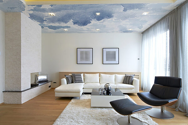 Un cielo blu e bianco con nuvole Un cielo blu e bianco con nuvole