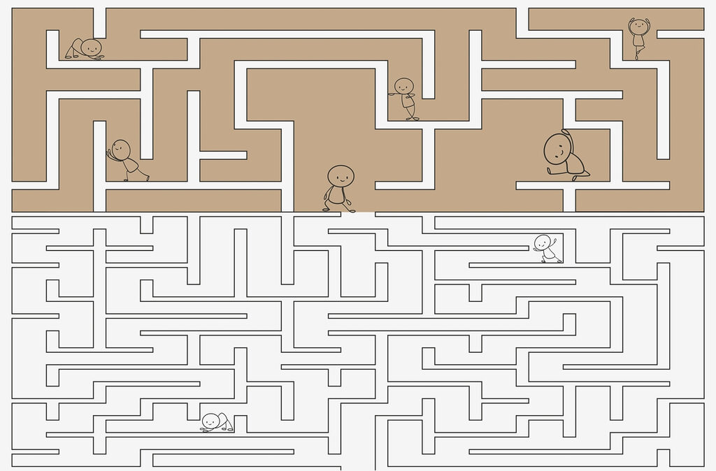 Maze game with people walking on the wall