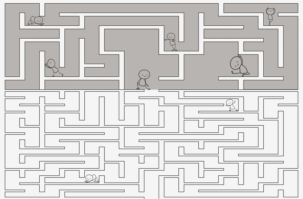 Gioco del labirinto con personaggi dei cartoni animati che camminano sul terreno Gioco del labirinto con personaggi dei cartoni animati che camminano sul terreno