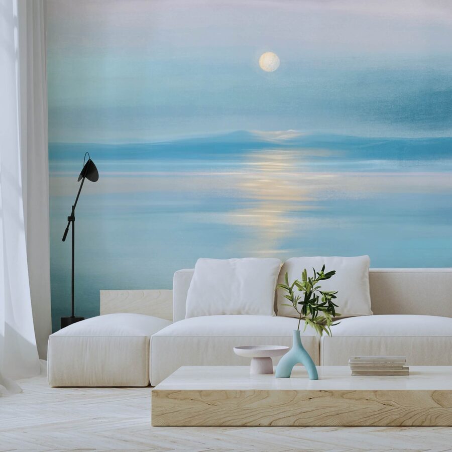 Luna su uno specchio d'acqua