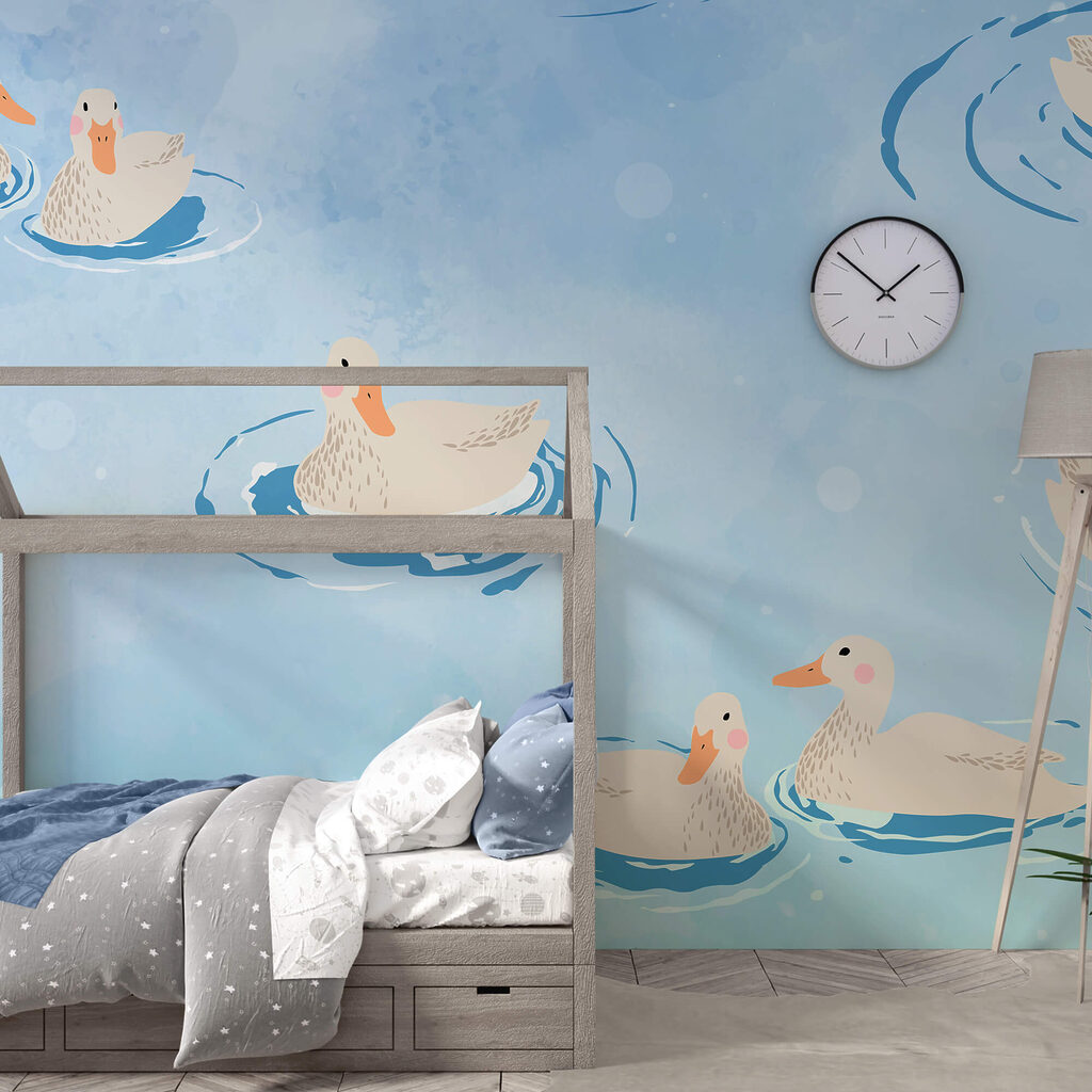 Gruppo di anatre che nuotano nell'acqua