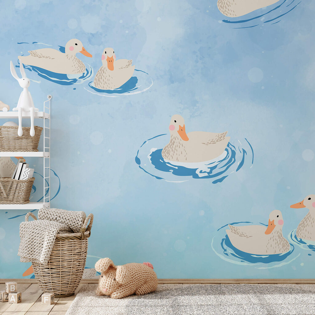 Gruppo di anatre che nuotano nell'acqua