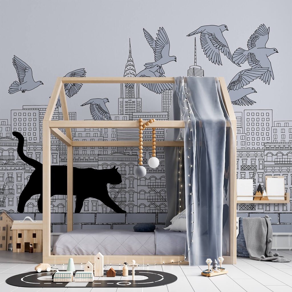 Gatto che cammina su un muro con uccelli che volano nel cielo Gatto che cammina su un muro con uccelli che volano nel cielo