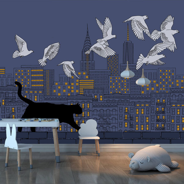 Gatto che cammina su un muro con uccelli che volano nel cielo Gatto che cammina su un muro con uccelli che volano nel cielo