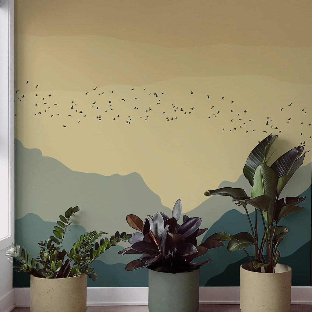 Gruppo di uccelli in volo sulle montagne