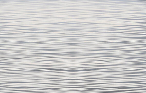 Onde che danzano su una superficie tranquilla t00254p 600x382 - Onde che danzano su una superficie tranquilla