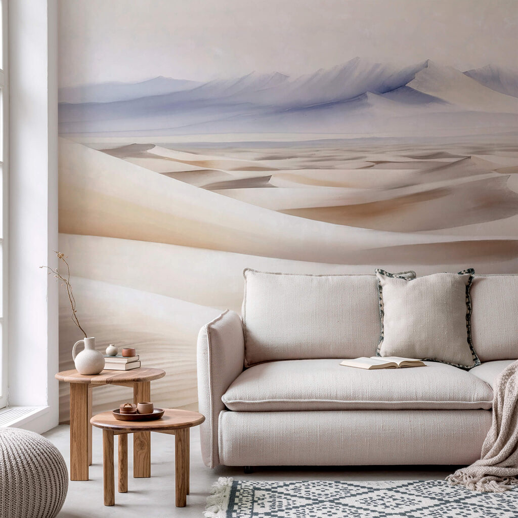 Paesaggio desertico con montagne sullo sfondo