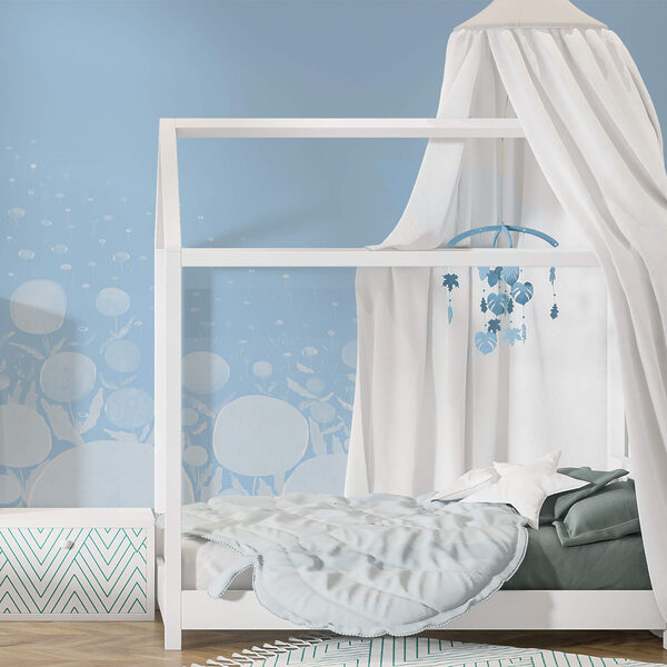 Fiori bianchi con foglie e sfondo blu