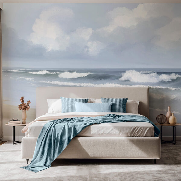 Spiaggia con onde che si infrangono sulla riva