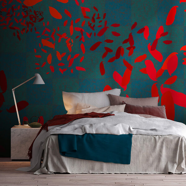 Foglie rosse su sfondo blu