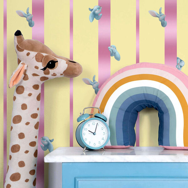 Sfondo a strisce rosa e gialle con uccelli e fiocchi