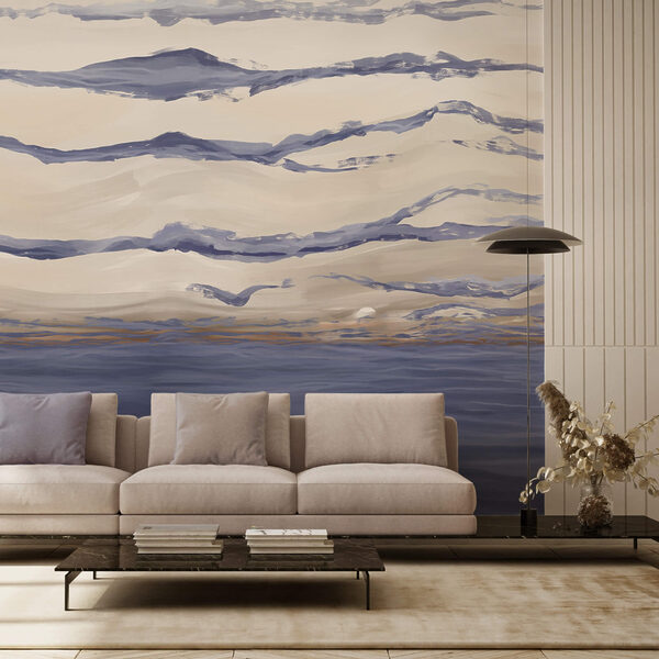 Acqua con onde e uccelli in volo