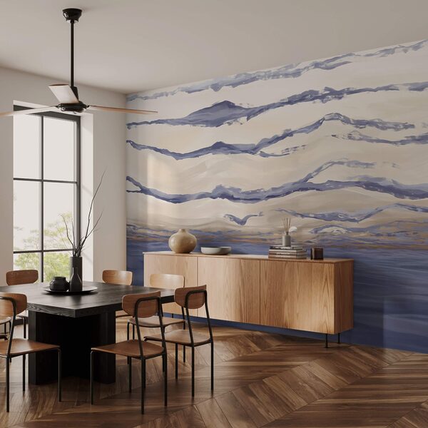 Acqua con onde e uccelli in volo