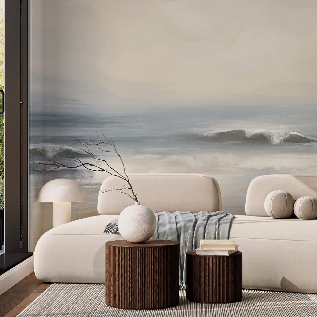 Onde che si infrangono su una spiaggia