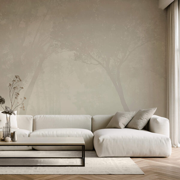 Foresta nebbiosa con alberi