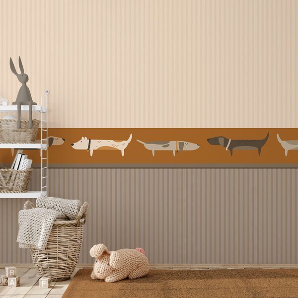Una fila di cani su un muro Una fila di cani su un muro