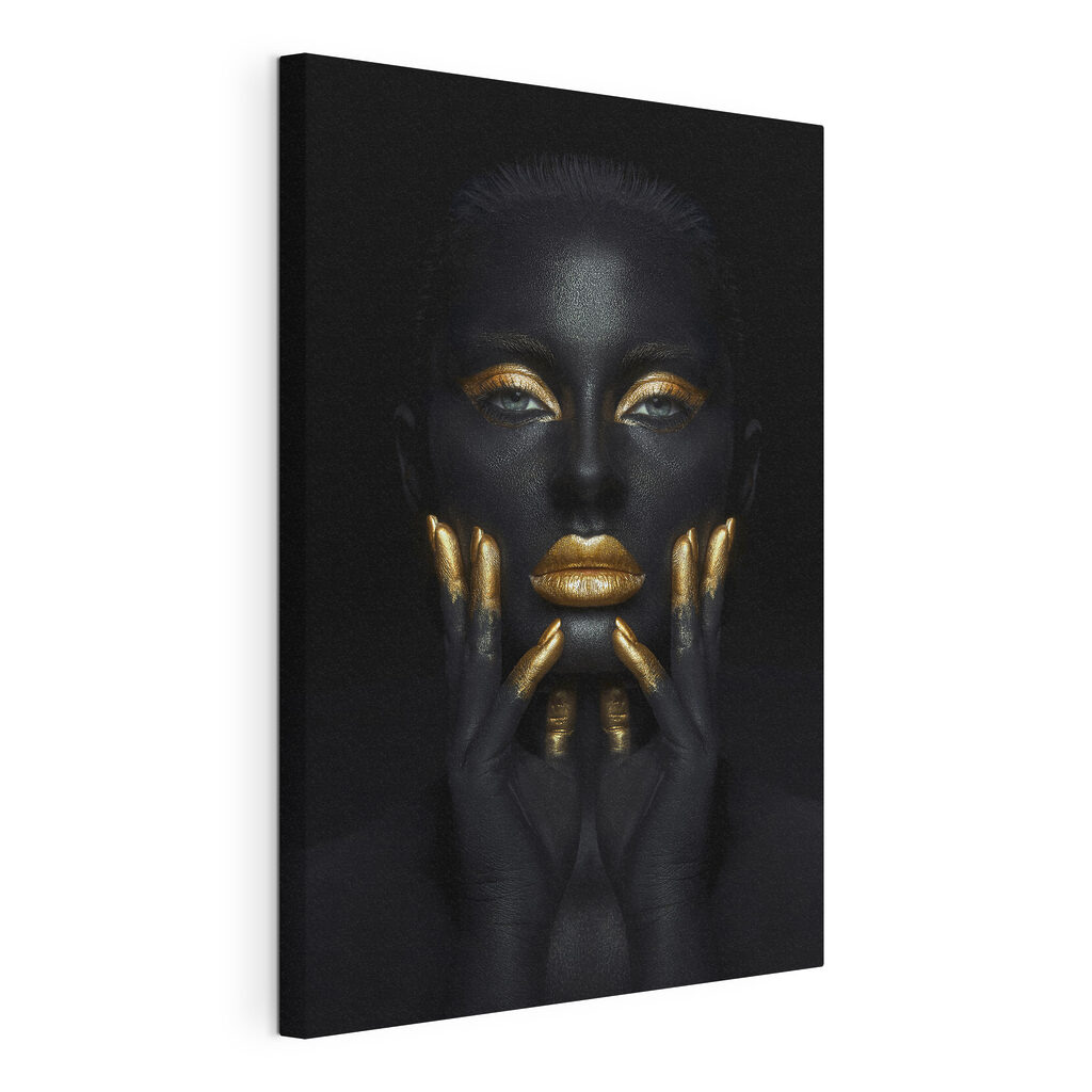 Mystic contrast in metallic allure Mystic contrast in metallic allure