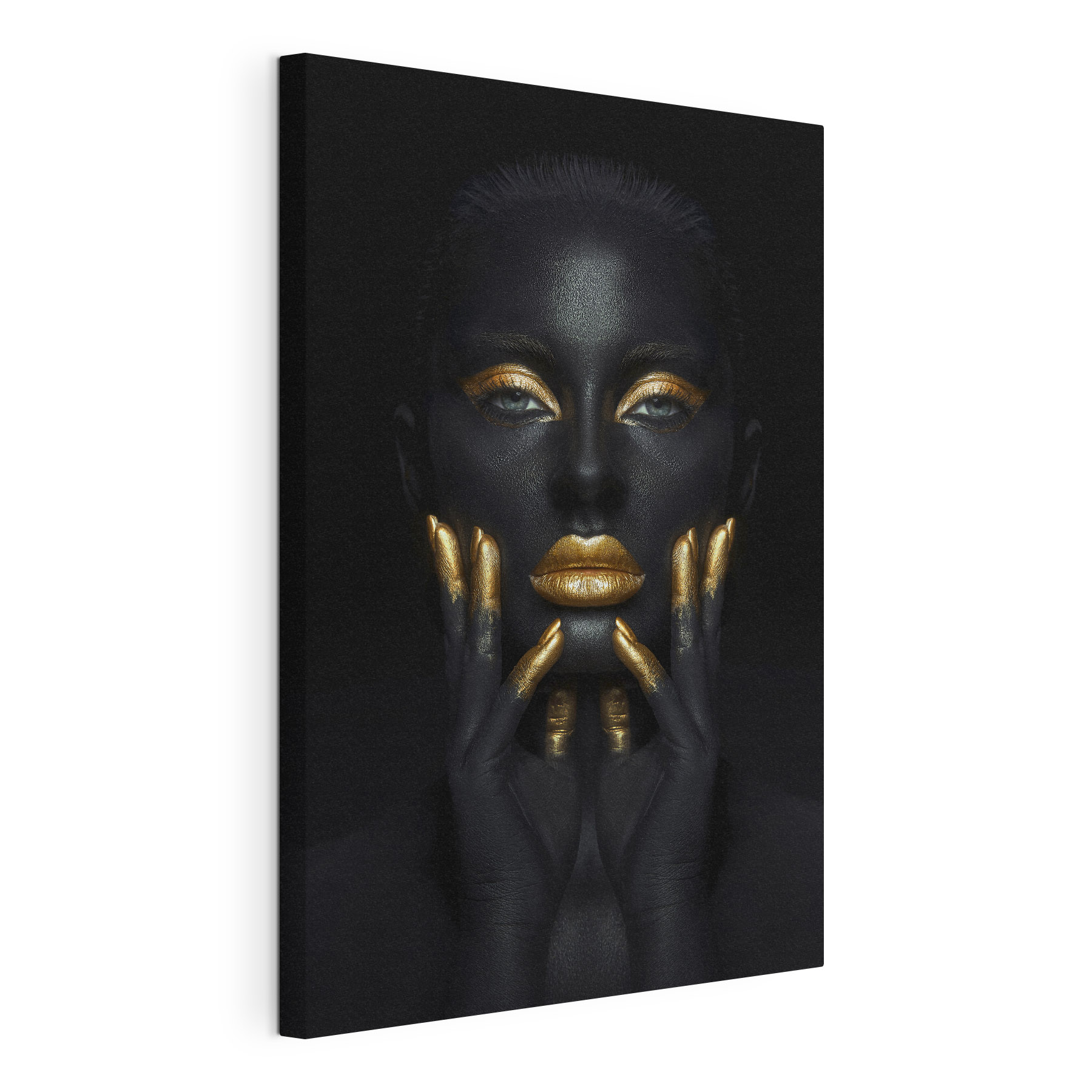 Mystic contrast in metallic allure Mystic contrast in metallic allure