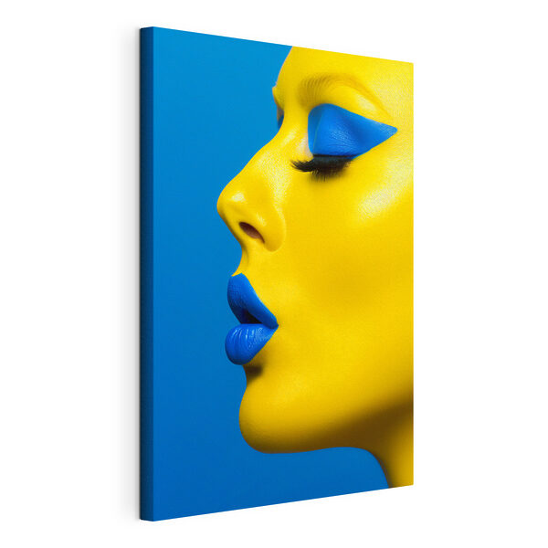 Quadri Quadri Primo piano del volto di una donna con il trucco blu (COD: s39759)