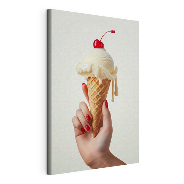 Quadri Una mano che regge un cono gelato con una ciliegina in cima (COD: s40651) Quadri Quadri Una mano che regge un cono gelato con una ciliegina in cima (COD: s40651)