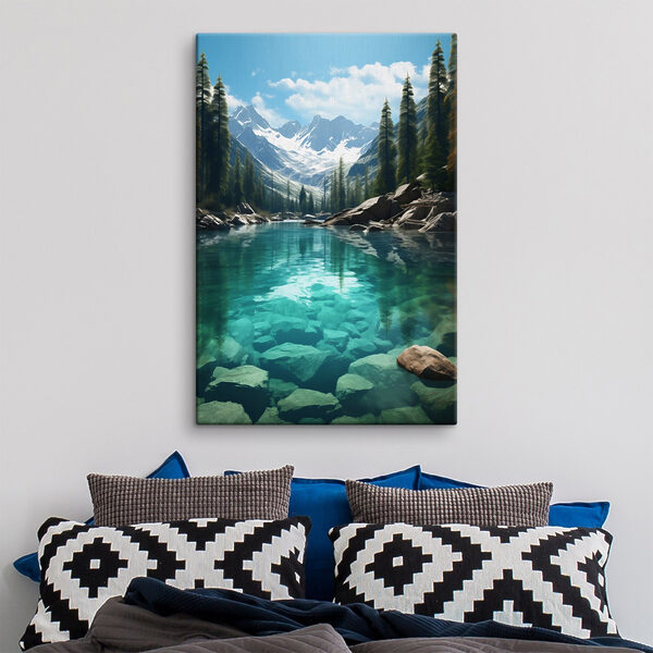Lago di montagna con alberi e rocce Lago di montagna con alberi e rocce