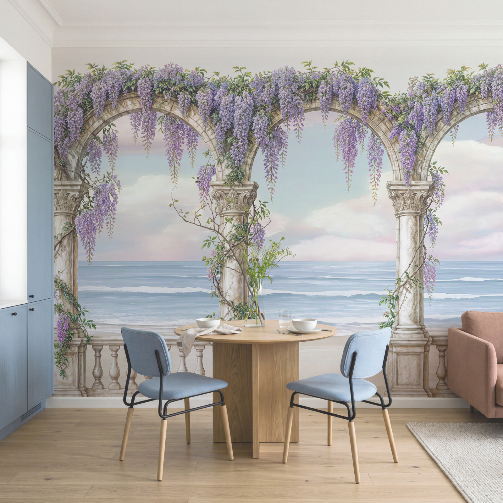 Dipinto raffigurante un arco decorato con fiori viola Dipinto raffigurante un arco decorato con fiori viola