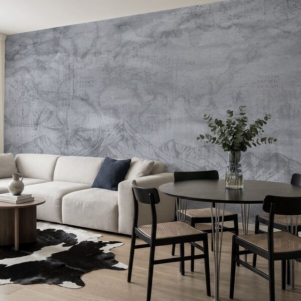 Mappa e montagne con una bussola