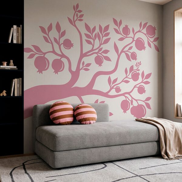 Albero con rami e frutti rosa