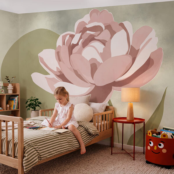 Fiore rosa con foglie verdi