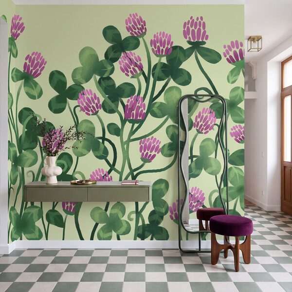 Carta da parati - Fiori dai colori vivaci immersi in una vegetazione rigogliosa (COD: t01121)